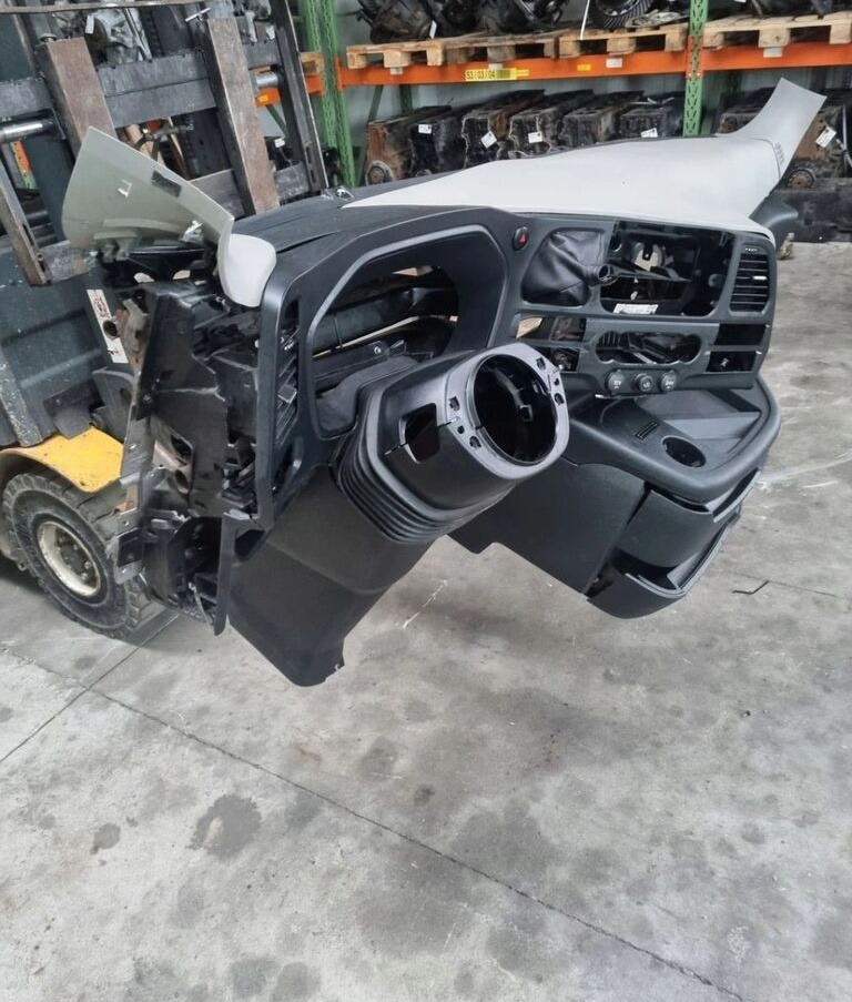 FORD KONSOLA KOMPLETNA KOKPIT DESKA ROZDZIELCZA STELAŻ FORD F-MAX EURO 6 - Dashboard for Truck: picture 5 FORD KONSOLA KOMPLETNA KOKPIT DESKA ROZDZIELCZA STELAŻ FORD F-MAX EURO 6 - Dashboard for Truck: picture 5