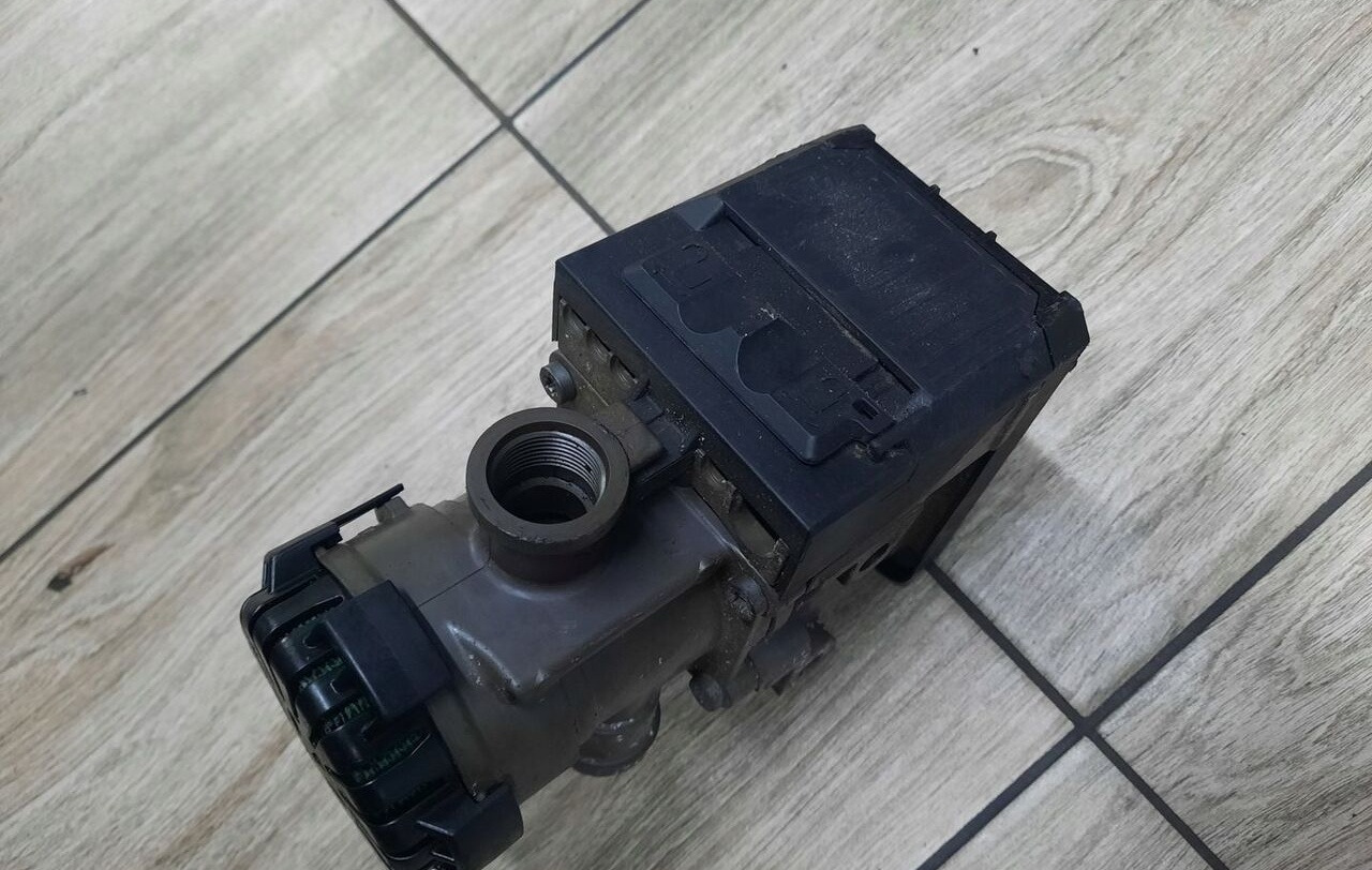 Knorr-Bremse 5801290649 Volvo FH FM - Brake valve for Truck: picture 4 Knorr-Bremse 5801290649 Volvo FH FM - Brake valve for Truck: picture 4