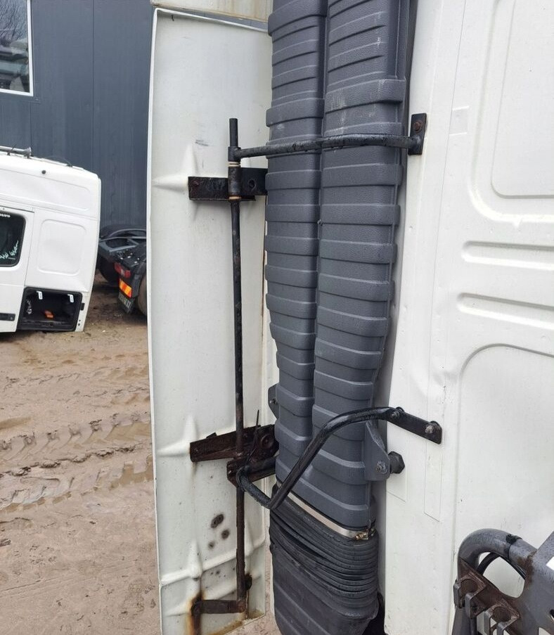 OWIEWKA LEWA SPOILER ZAKABINOWY VOLVO FH 12 13 - Aerodynamics/ Spoiler for Truck: picture 4 OWIEWKA LEWA SPOILER ZAKABINOWY VOLVO FH 12 13 - Aerodynamics/ Spoiler for Truck: picture 4