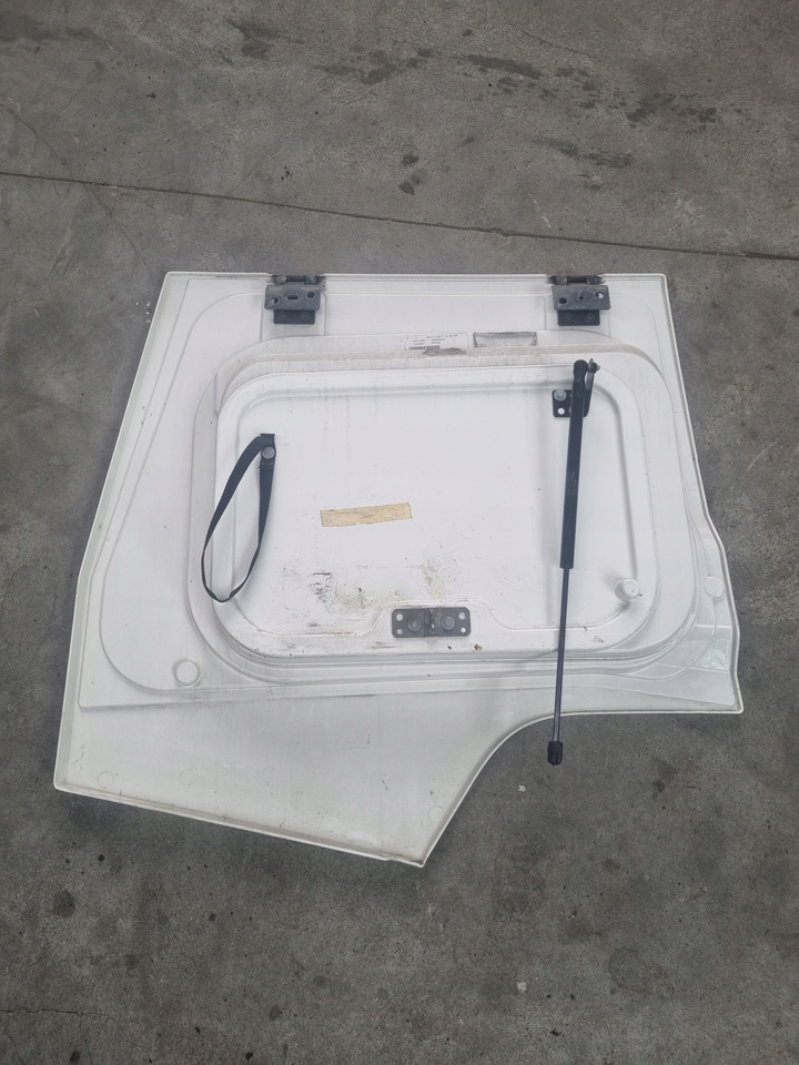 RENAULT KLAPA SCHOWKA DRZWICZKI LEWE RENAULT GAMA RANGE T - Body and exterior for Truck: picture 2 RENAULT KLAPA SCHOWKA DRZWICZKI LEWE RENAULT GAMA RANGE T - Body and exterior for Truck: picture 2