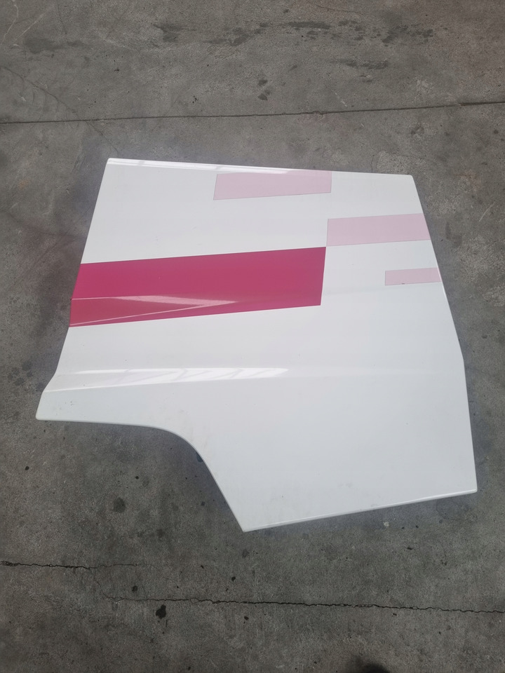 RENAULT KLAPA SCHOWKA DRZWICZKI LEWE RENAULT GAMA RANGE T - Body and exterior for Truck: picture 1 RENAULT KLAPA SCHOWKA DRZWICZKI LEWE RENAULT GAMA RANGE T - Body and exterior for Truck: picture 1