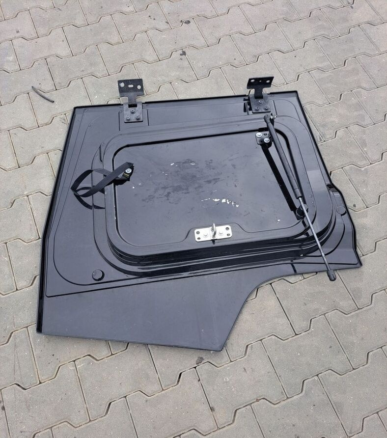 RENAULT KLAPA SCHOWKA DRZWICZKI LEWE RENAULT GAMA RANGE T - Body and exterior for Truck: picture 2 RENAULT KLAPA SCHOWKA DRZWICZKI LEWE RENAULT GAMA RANGE T - Body and exterior for Truck: picture 2