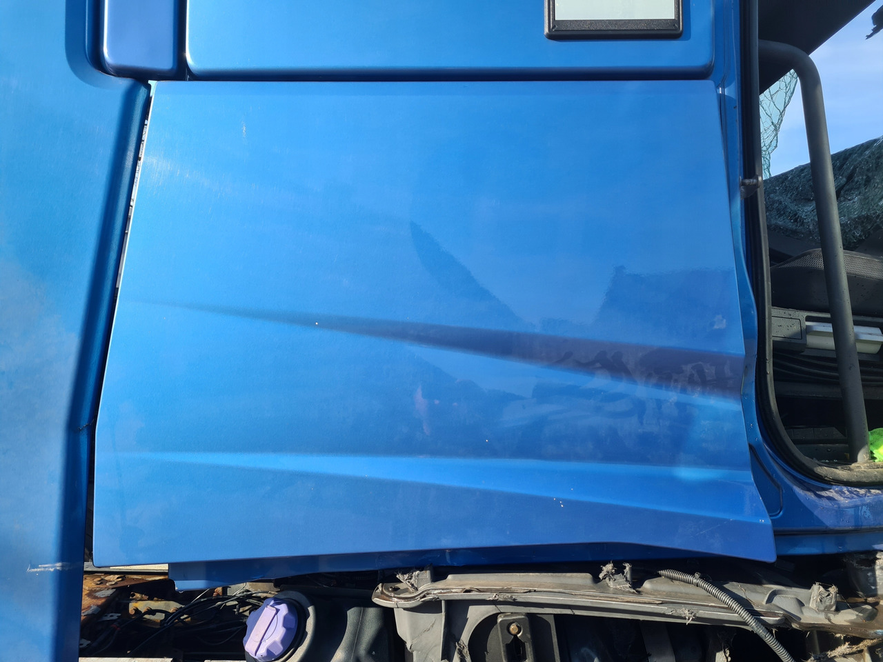 RENAULT KLAPA SCHOWKA DRZWICZKI LEWE RENAULT GAMA T HIGH - Body and exterior for Truck: picture 1 RENAULT KLAPA SCHOWKA DRZWICZKI LEWE RENAULT GAMA T HIGH - Body and exterior for Truck: picture 1