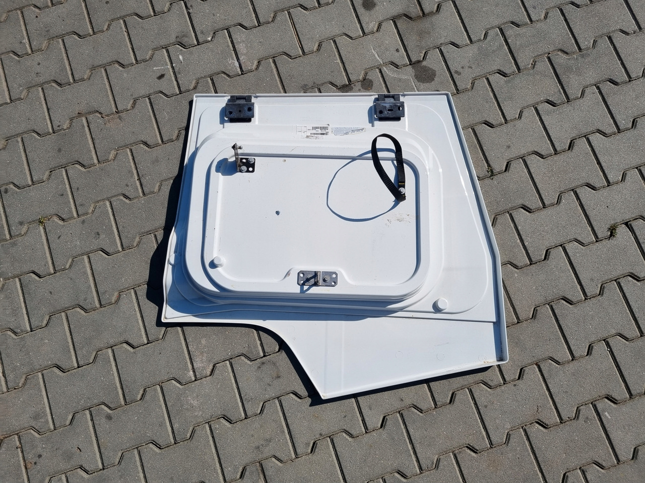 RENAULT KLAPA SCHOWKA DRZWICZKI PRAWE RENAULT GAMA RANGE T - Body and exterior for Truck: picture 5 RENAULT KLAPA SCHOWKA DRZWICZKI PRAWE RENAULT GAMA RANGE T - Body and exterior for Truck: picture 5