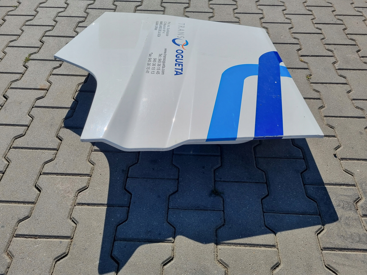 RENAULT KLAPA SCHOWKA DRZWICZKI PRAWE RENAULT GAMA RANGE T - Body and exterior for Truck: picture 2 RENAULT KLAPA SCHOWKA DRZWICZKI PRAWE RENAULT GAMA RANGE T - Body and exterior for Truck: picture 2