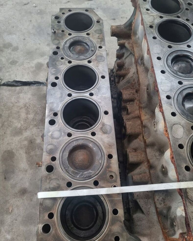 RENAULT PREMIUM DXI 11 410 450 1002035   Renault PREMIUM 410 450 - Cylinder block for Truck: picture 1 RENAULT PREMIUM DXI 11 410 450 1002035   Renault PREMIUM 410 450 - Cylinder block for Truck: picture 1