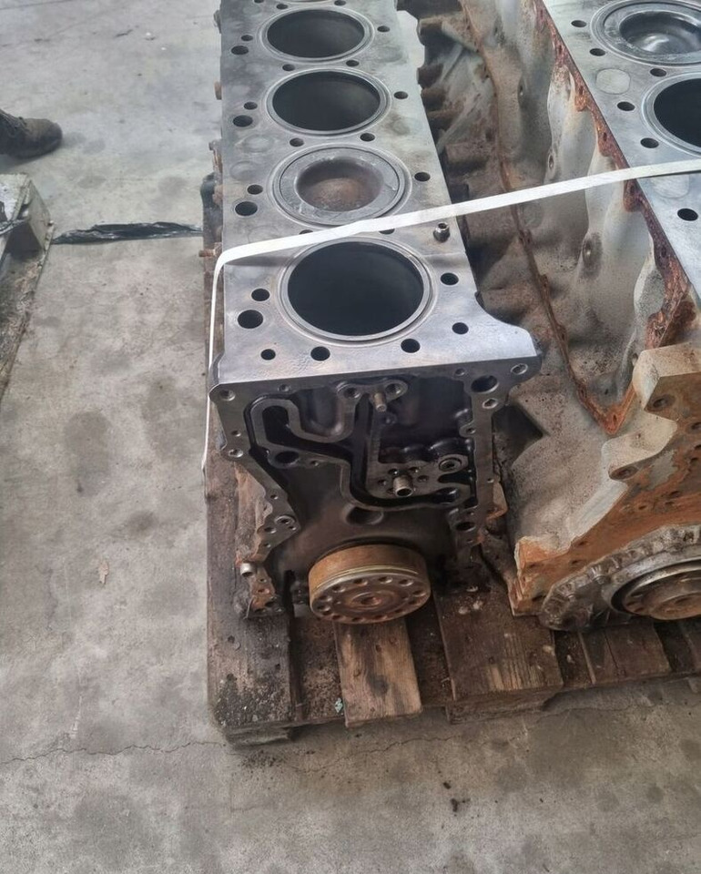 RENAULT PREMIUM DXI 11 410 450 1002035   Renault PREMIUM 410 450 - Cylinder block for Truck: picture 3 RENAULT PREMIUM DXI 11 410 450 1002035   Renault PREMIUM 410 450 - Cylinder block for Truck: picture 3