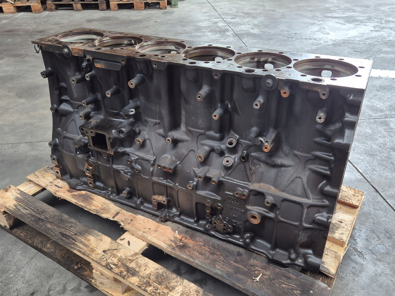 VOLVO BLOK SILNIKA RENAULT GAMA RANGE T EVO TURBOCOMPOUND VOLVO FH 5 D13K 2226825 K8 - Cylinder block for Truck: picture 1 VOLVO BLOK SILNIKA RENAULT GAMA RANGE T EVO TURBOCOMPOUND VOLVO FH 5 D13K 2226825 K8 - Cylinder block for Truck: picture 1