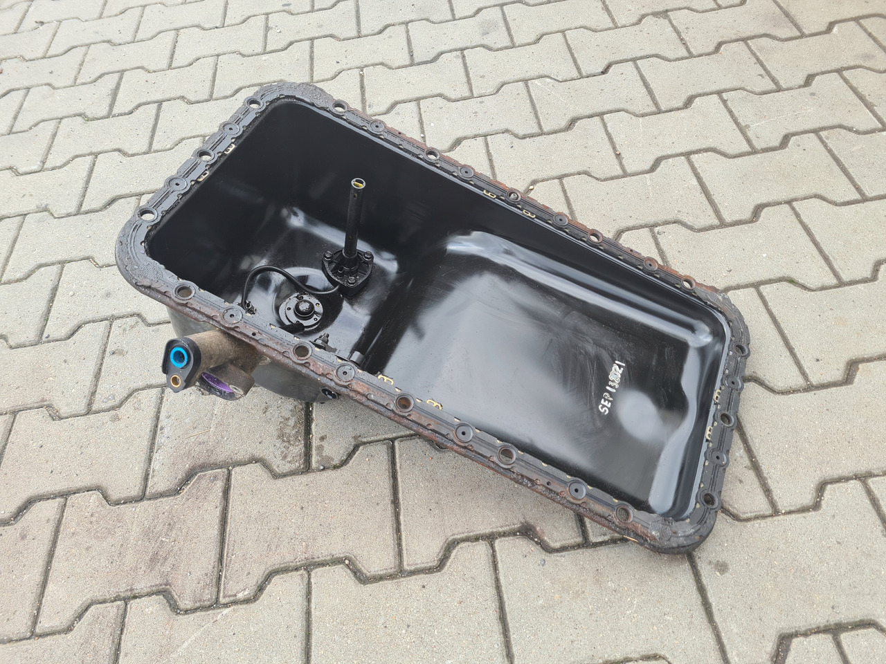 VOLVO MISA MISKA OLEJOWA SILNIKA RENAULT GAMA D DTI 5 VOLVO FL FE D5K - Oil pan for Truck: picture 3 VOLVO MISA MISKA OLEJOWA SILNIKA RENAULT GAMA D DTI 5 VOLVO FL FE D5K - Oil pan for Truck: picture 3