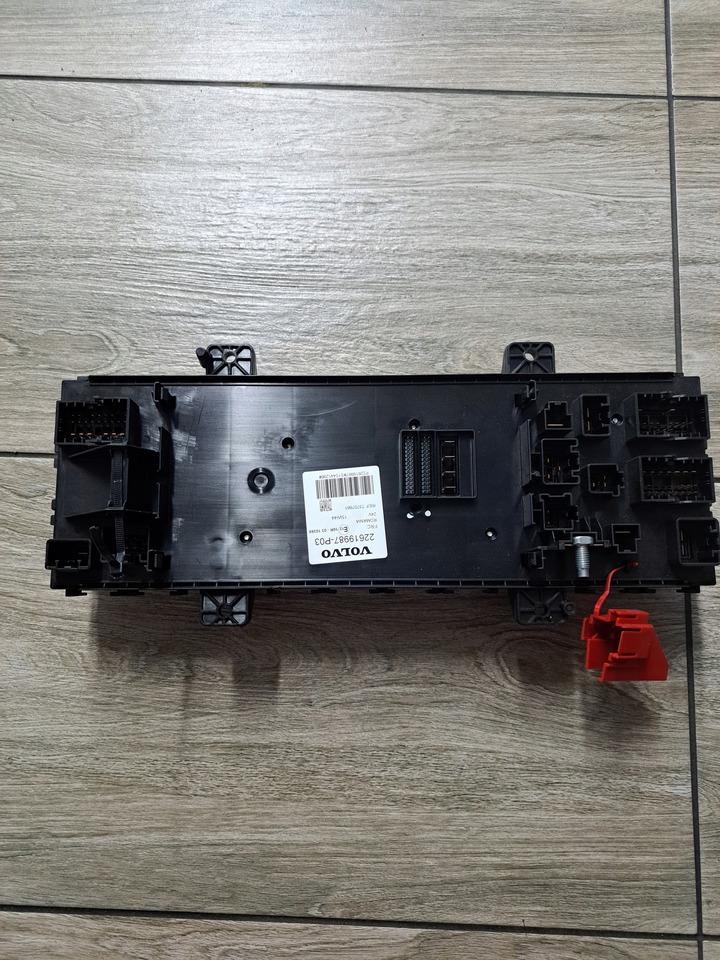 VOLVO TABLICA PŁYTA SKRZYNKA BEZPIECZNIKÓW VOLVO FH 4 FM 4 FH 16 EURO 6 - Fuse for Truck: picture 3 VOLVO TABLICA PŁYTA SKRZYNKA BEZPIECZNIKÓW VOLVO FH 4 FM 4 FH 16 EURO 6 - Fuse for Truck: picture 3