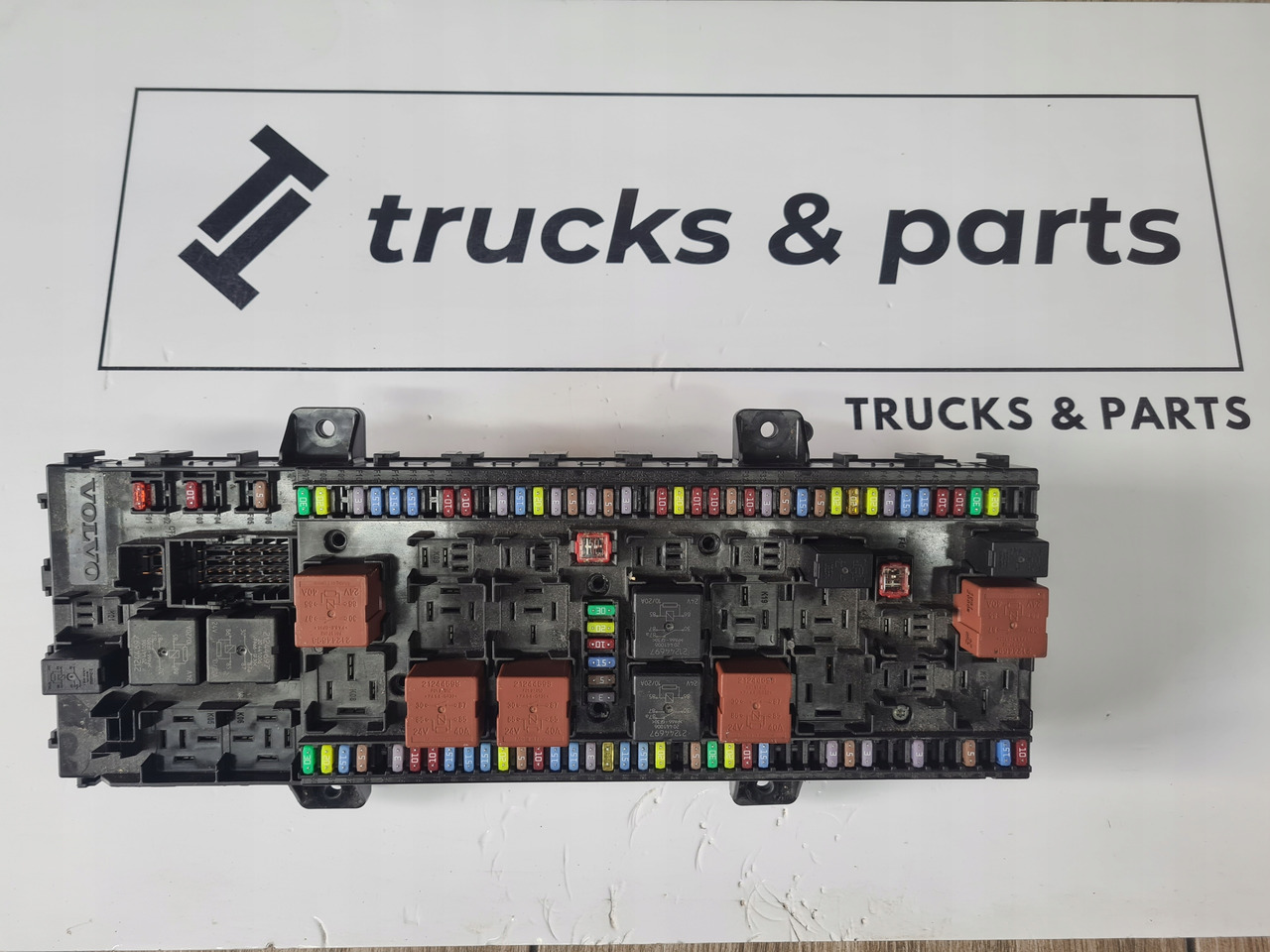 VOLVO TABLICA PŁYTA SKRZYNKA BEZPIECZNIKÓW VOLVO FH 5 FM 5 FMX 23050388 - Fuse for Truck: picture 1 VOLVO TABLICA PŁYTA SKRZYNKA BEZPIECZNIKÓW VOLVO FH 5 FM 5 FMX 23050388 - Fuse for Truck: picture 1