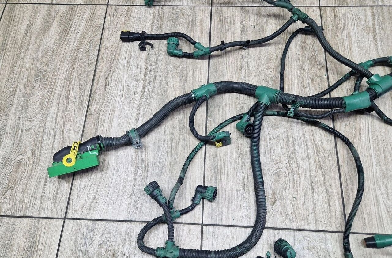VOLVO WIĄZKA INSTALACJA SILNIKA VOLVO FH 16 D16K EURO 6 22549742 - Cables/ Wire harness for Truck: picture 2 VOLVO WIĄZKA INSTALACJA SILNIKA VOLVO FH 16 D16K EURO 6 22549742 - Cables/ Wire harness for Truck: picture 2