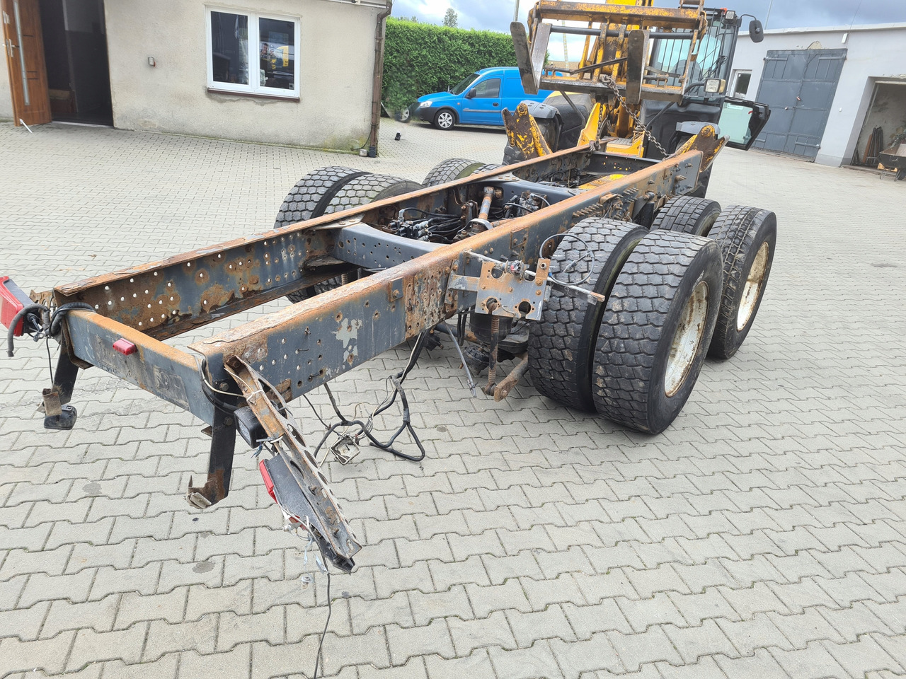 VOLVO WÓZEK DOLLY MOST PIASTY OŚ PODNOSZONA RAMA DO NACZEPY PRZYCZEPY 6x2 - Frame/ Chassis for Truck: picture 2 VOLVO WÓZEK DOLLY MOST PIASTY OŚ PODNOSZONA RAMA DO NACZEPY PRZYCZEPY 6x2 - Frame/ Chassis for Truck: picture 2