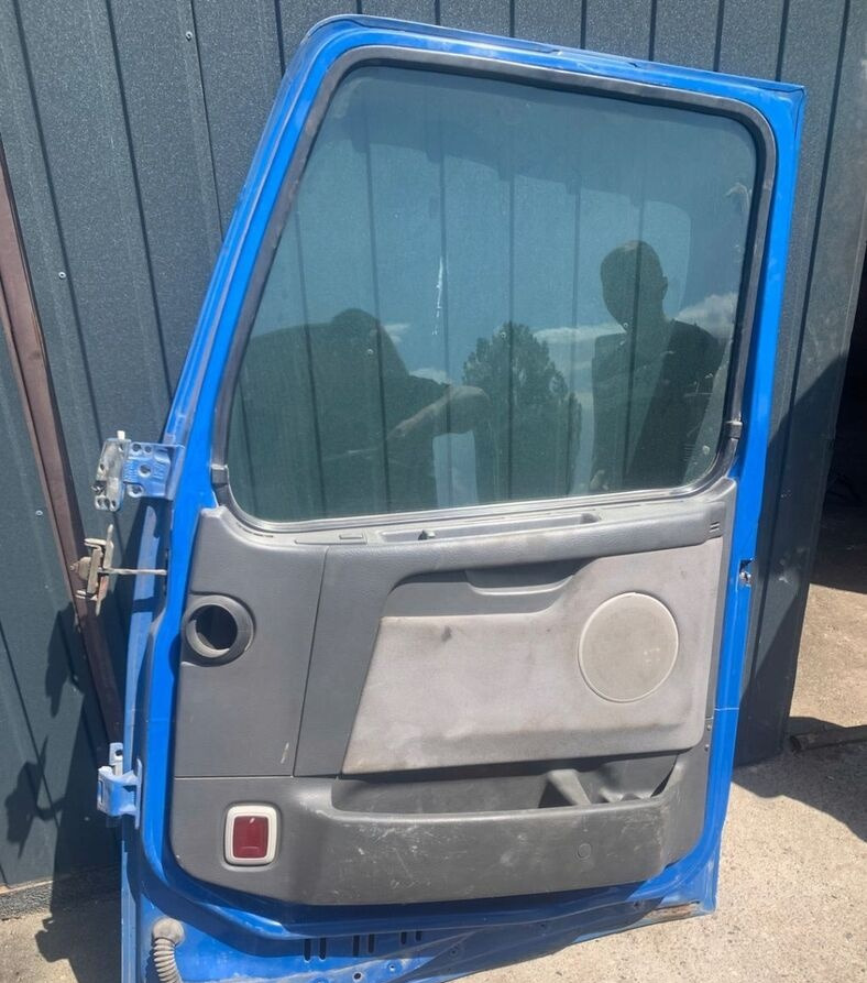 Volvo FH 12 13 - Door and parts for Truck: picture 4 Volvo FH 12 13 - Door and parts for Truck: picture 4