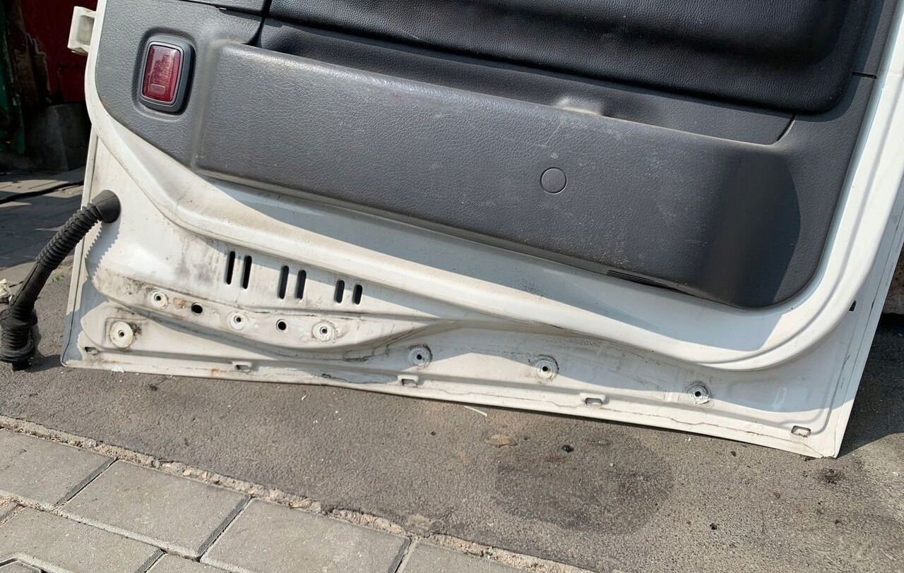 Volvo FH 12 13 - Door and parts for Truck: picture 4 Volvo FH 12 13 - Door and parts for Truck: picture 4