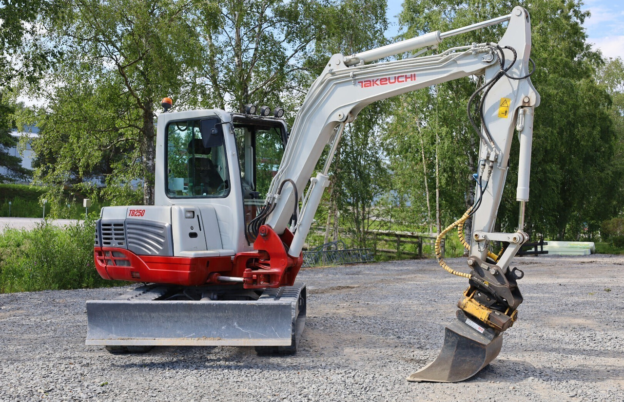 Takeuchi TB250 - Mini excavator: picture 4 Takeuchi TB250 - Mini excavator: picture 4