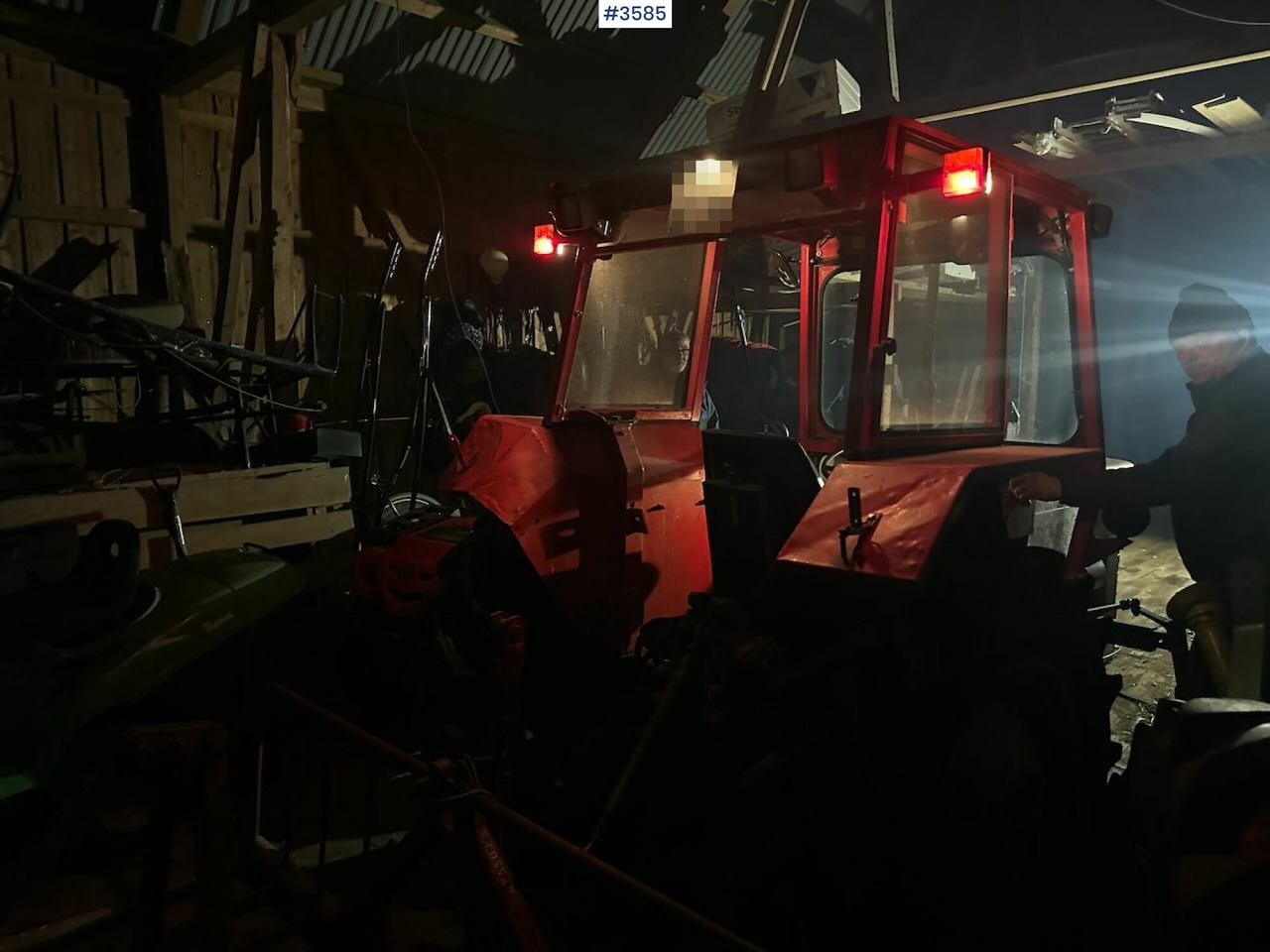 Farm tractor 1972 Massey-Ferguson 135 w/ Tailgate and chains.: picture 8