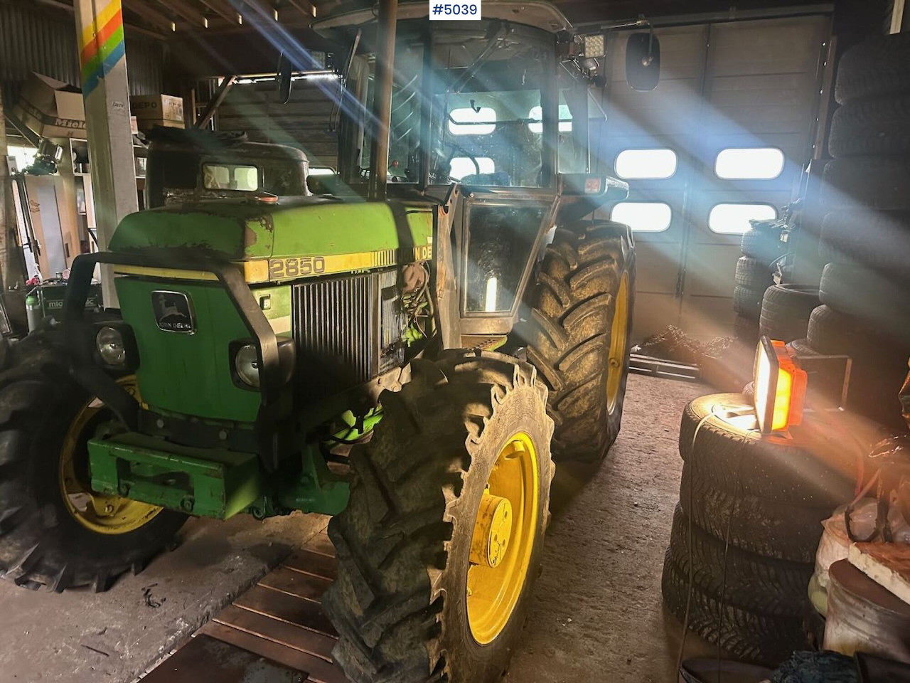 1987 John Deere 2850 Synchron w/ front loader - Farm tractor: picture 4 1987 John Deere 2850 Synchron w/ front loader - Farm tractor: picture 4