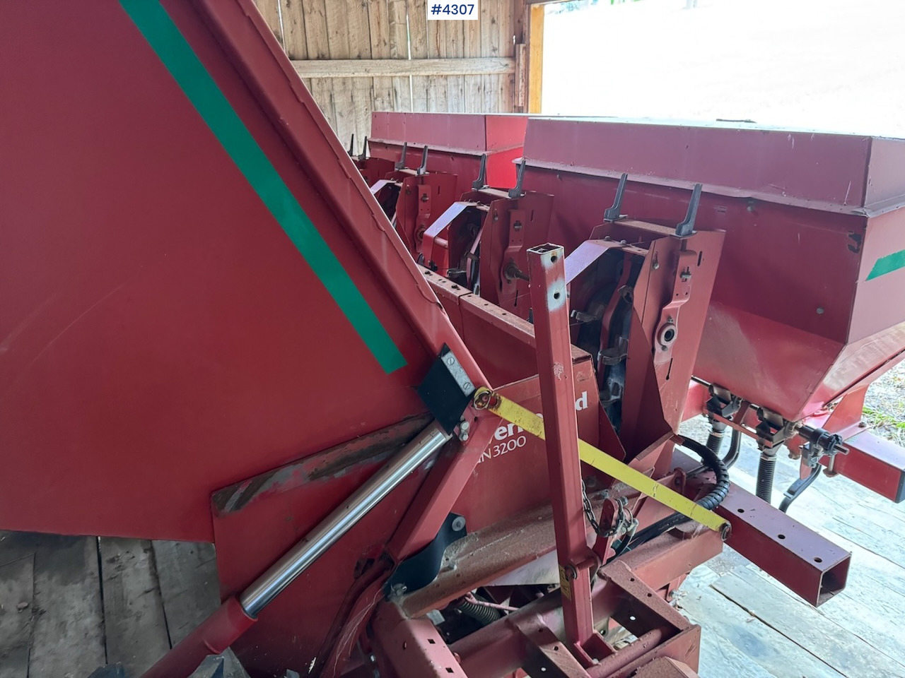 1996 Kverneland UN3200 Potetsetter - Potato planter: picture 3 1996 Kverneland UN3200 Potetsetter - Potato planter: picture 3