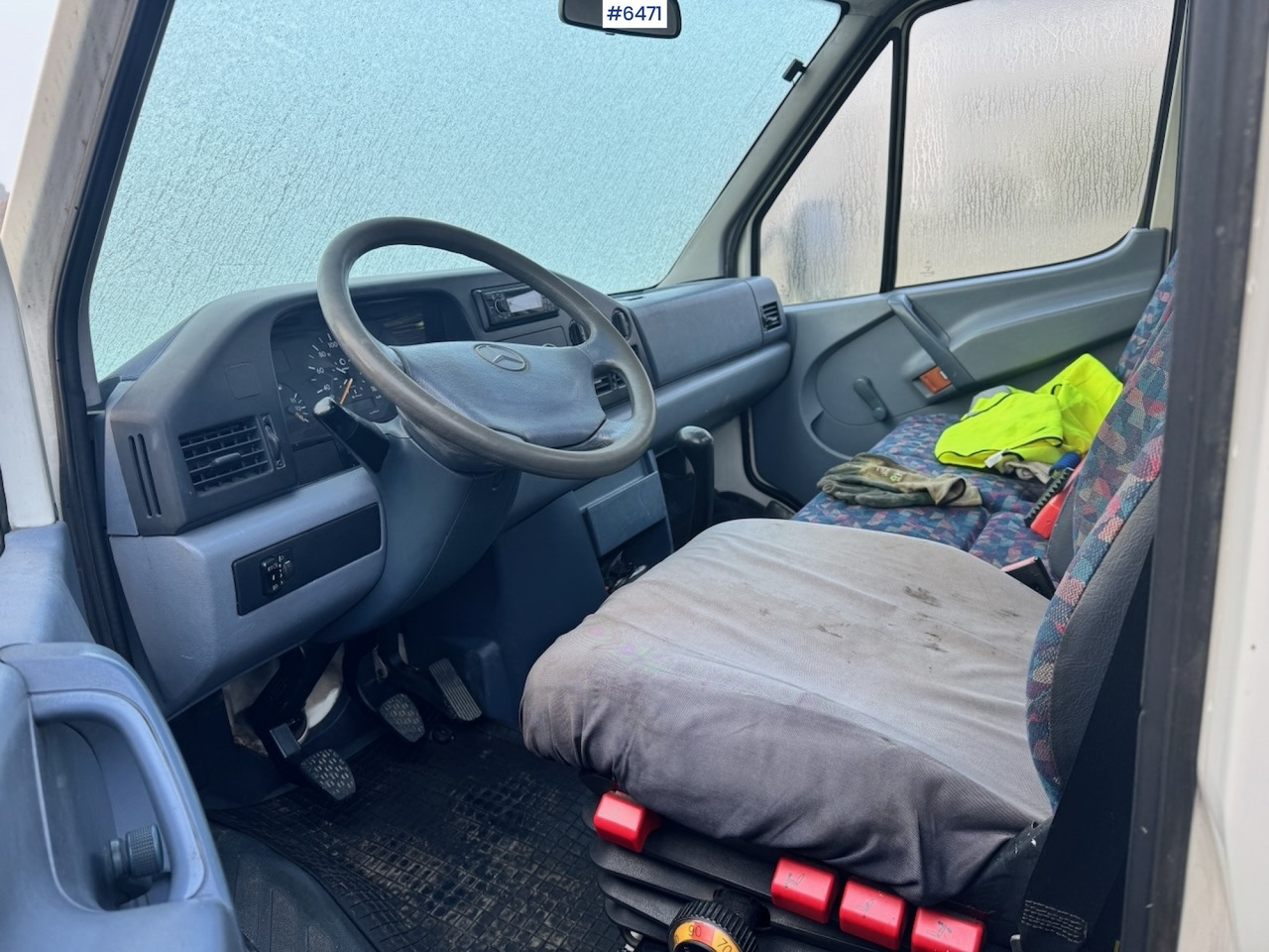 Flatbed van 1996 Mercedes 412D Flatbed truck w/ Rear-mounted crane.: picture 13