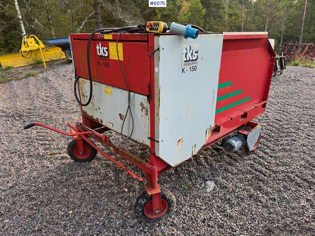 2000 TKS K-150 Round bale cutter with wheel drive. - Hay and forage equipment: picture 2 2000 TKS K-150 Round bale cutter with wheel drive. - Hay and forage equipment: picture 2