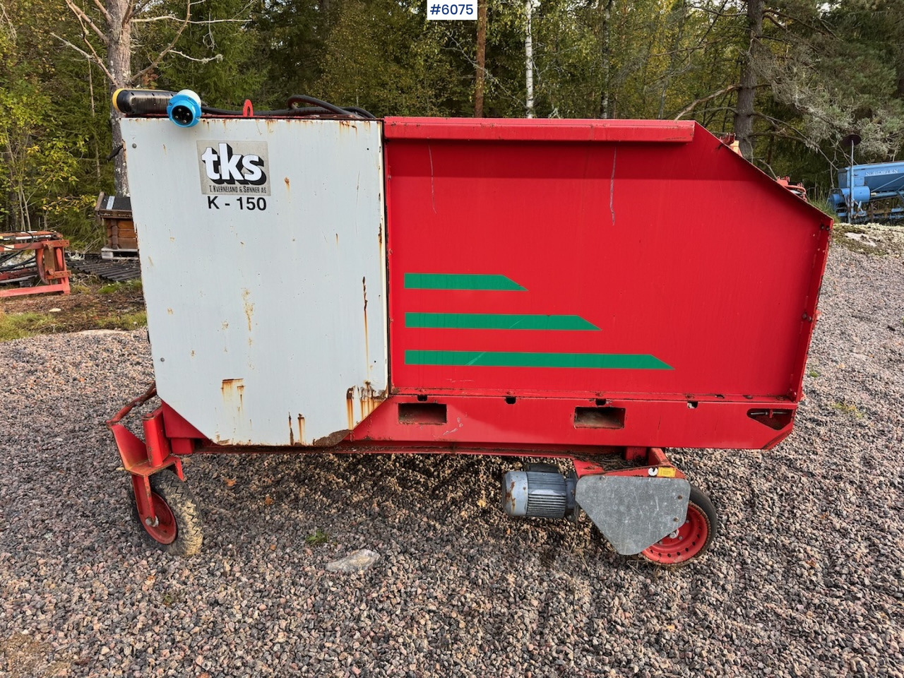 2000 TKS K-150 Round bale cutter with wheel drive. - Hay and forage equipment: picture 1 2000 TKS K-150 Round bale cutter with wheel drive. - Hay and forage equipment: picture 1