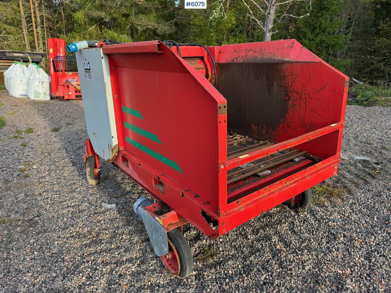 2000 TKS K-150 Round bale cutter with wheel drive. - Hay and forage equipment: picture 3 2000 TKS K-150 Round bale cutter with wheel drive. - Hay and forage equipment: picture 3