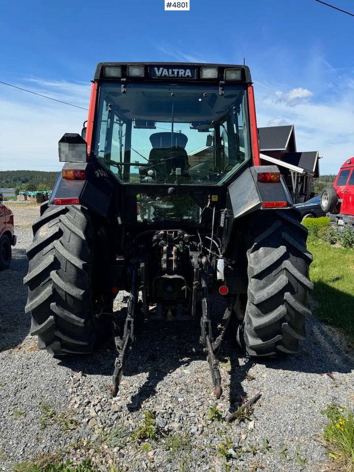 Farm tractor 2002 Valtra 6300 4x4 w/ front loader: picture 7