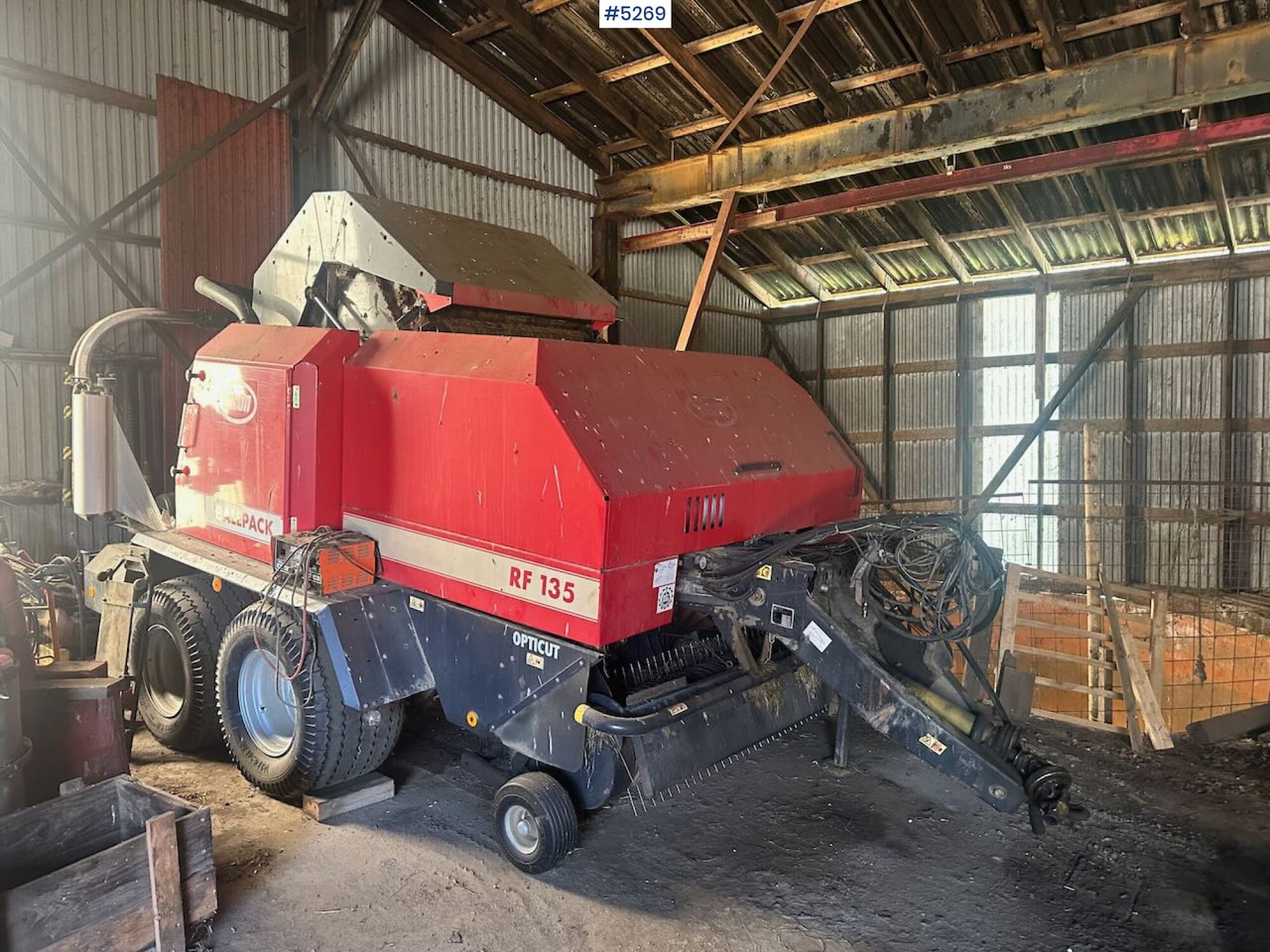 2003 Vicon RF 135 opticut round baler. - Hay and forage equipment: picture 2 2003 Vicon RF 135 opticut round baler. - Hay and forage equipment: picture 2