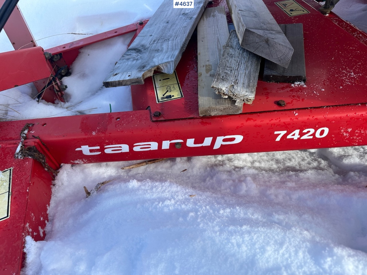 Hay and forage equipment 2004 Taarup 7420 Round bale wrapper: picture 6 Hay and forage equipment 2004 Taarup 7420 Round bale wrapper: picture 6