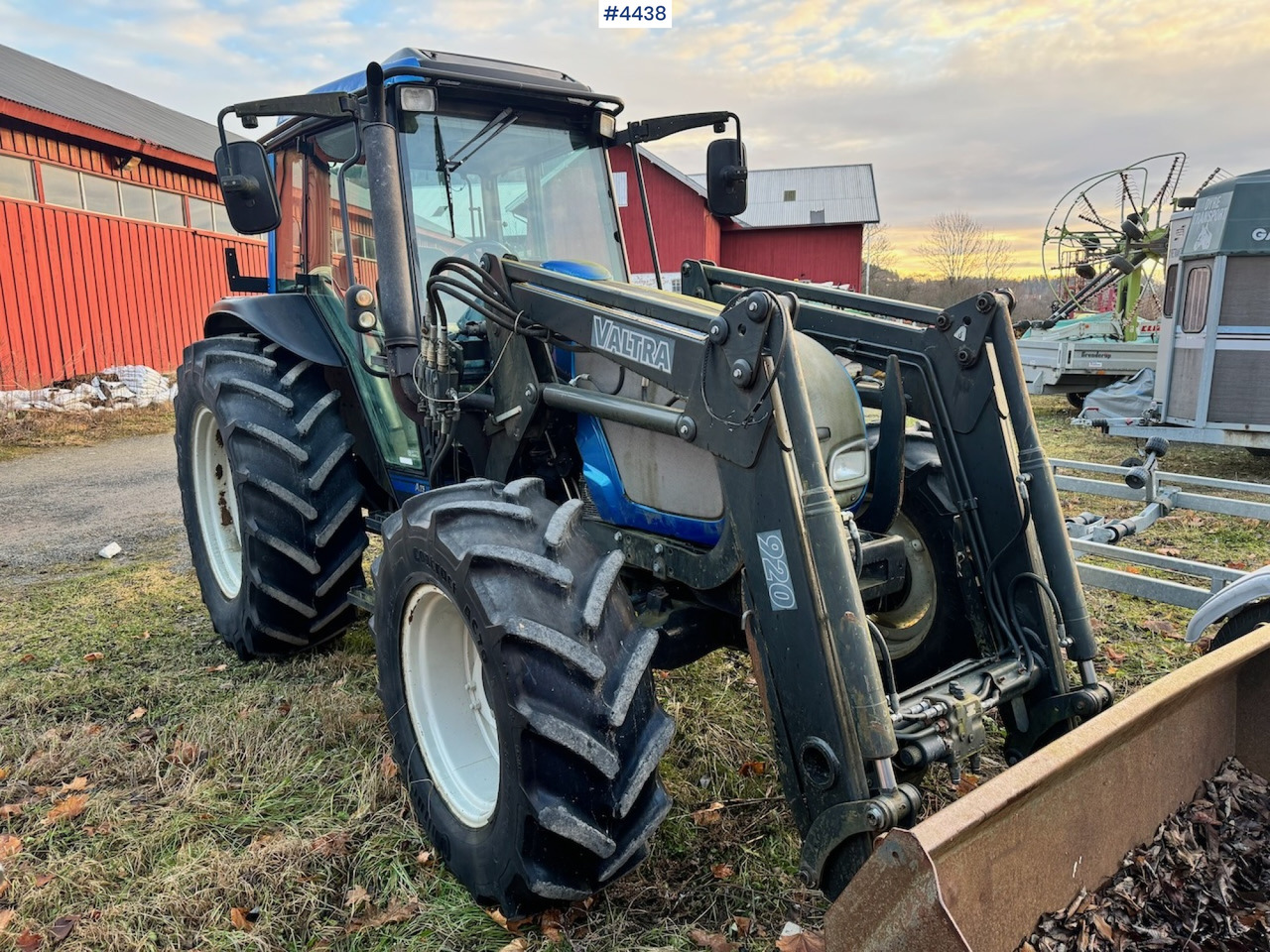 2005 Valtra A75-4 4x4 w/ Front loader and bucket. 3250 hours! - Farm tractor: picture 1 2005 Valtra A75-4 4x4 w/ Front loader and bucket. 3250 hours! - Farm tractor: picture 1