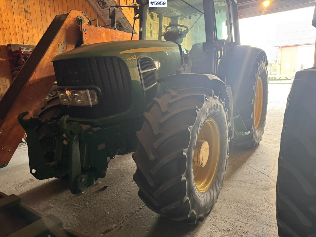 2007 John Deere 6930 w/ Front loader, hydraulics and Front PTO. Rep object. - Farm tractor: picture 2 2007 John Deere 6930 w/ Front loader, hydraulics and Front PTO. Rep object. - Farm tractor: picture 2