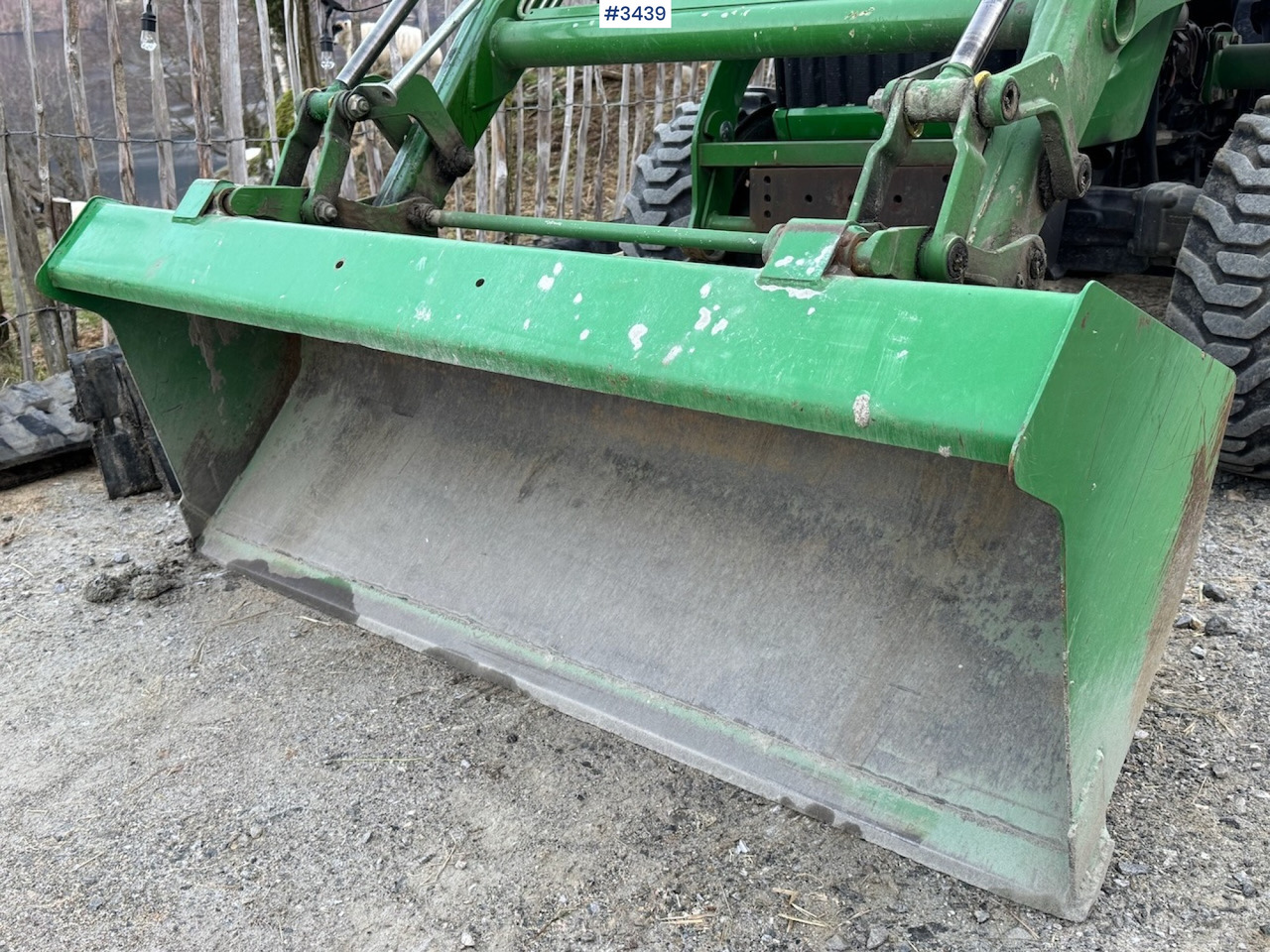 2008 John Deere 3720 w/front loader and bucket - Farm tractor: picture 3 2008 John Deere 3720 w/front loader and bucket - Farm tractor: picture 3