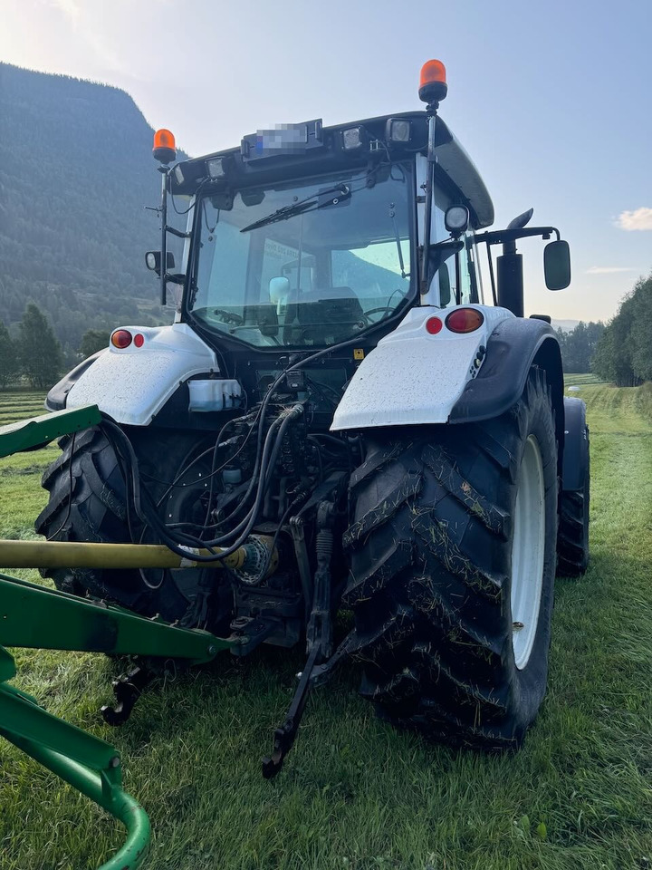 2009 Valtra T202 w/ loader - Farm tractor: picture 4 2009 Valtra T202 w/ loader - Farm tractor: picture 4