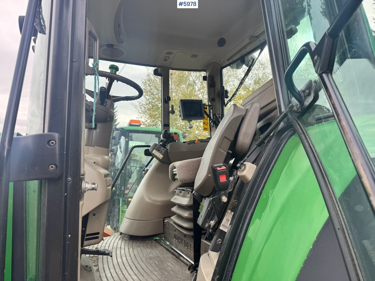 Farm tractor 2010 John Deere 6930 with Front Hydraulic: picture 13