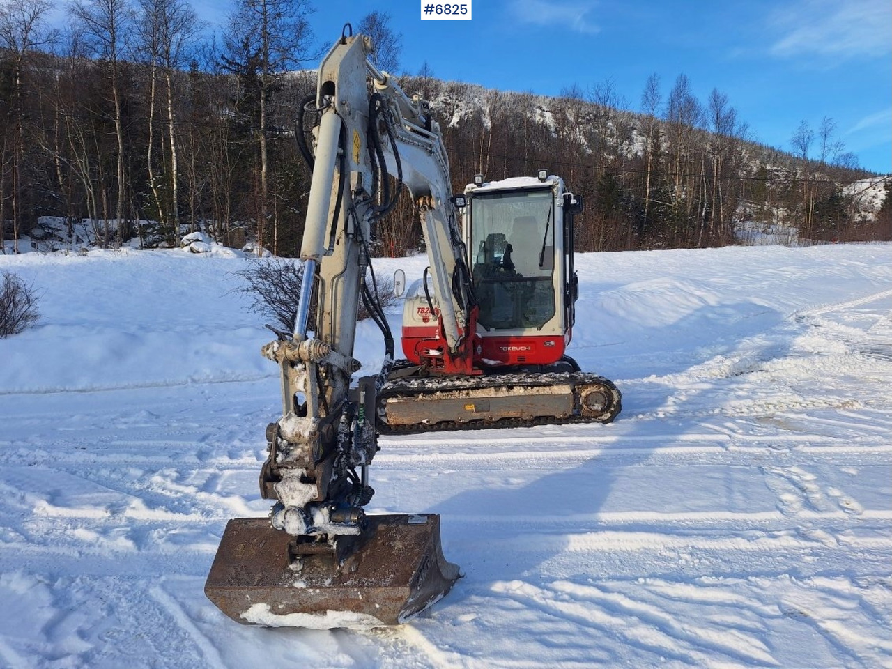 2015 Takeuchi TB260 w/rototilt, 3 buckets, grapple and rake. - Excavator: picture 4 2015 Takeuchi TB260 w/rototilt, 3 buckets, grapple and rake. - Excavator: picture 4