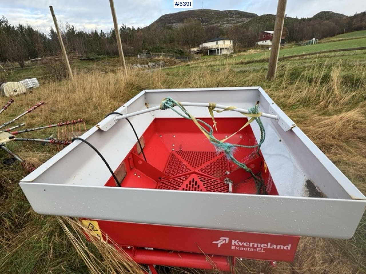 2016 Kverneland fertilizer spreader. Repair object. - Fertilizer spreader: picture 2 2016 Kverneland fertilizer spreader. Repair object. - Fertilizer spreader: picture 2