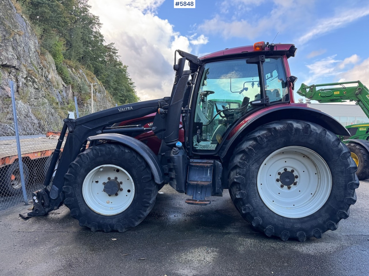 2018 Valtra N174 w/ front loader and plow plate. - Farm tractor: picture 2 2018 Valtra N174 w/ front loader and plow plate. - Farm tractor: picture 2