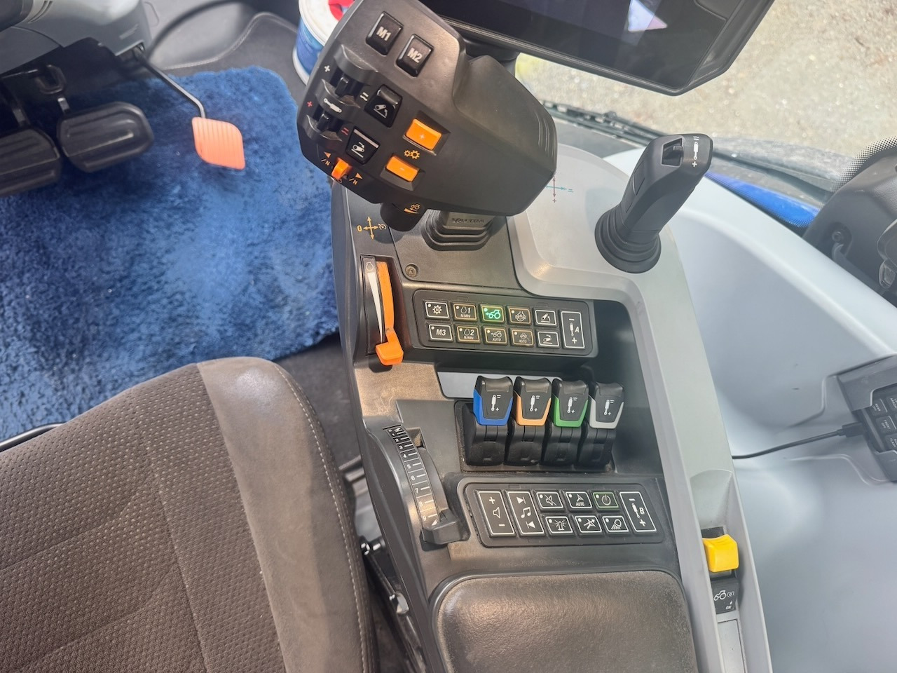 Farm tractor 2022 Valtra N175 4x4 w/ Front loader, Hydraulics, Bucket and Pallet forks. Overhauled.: picture 7