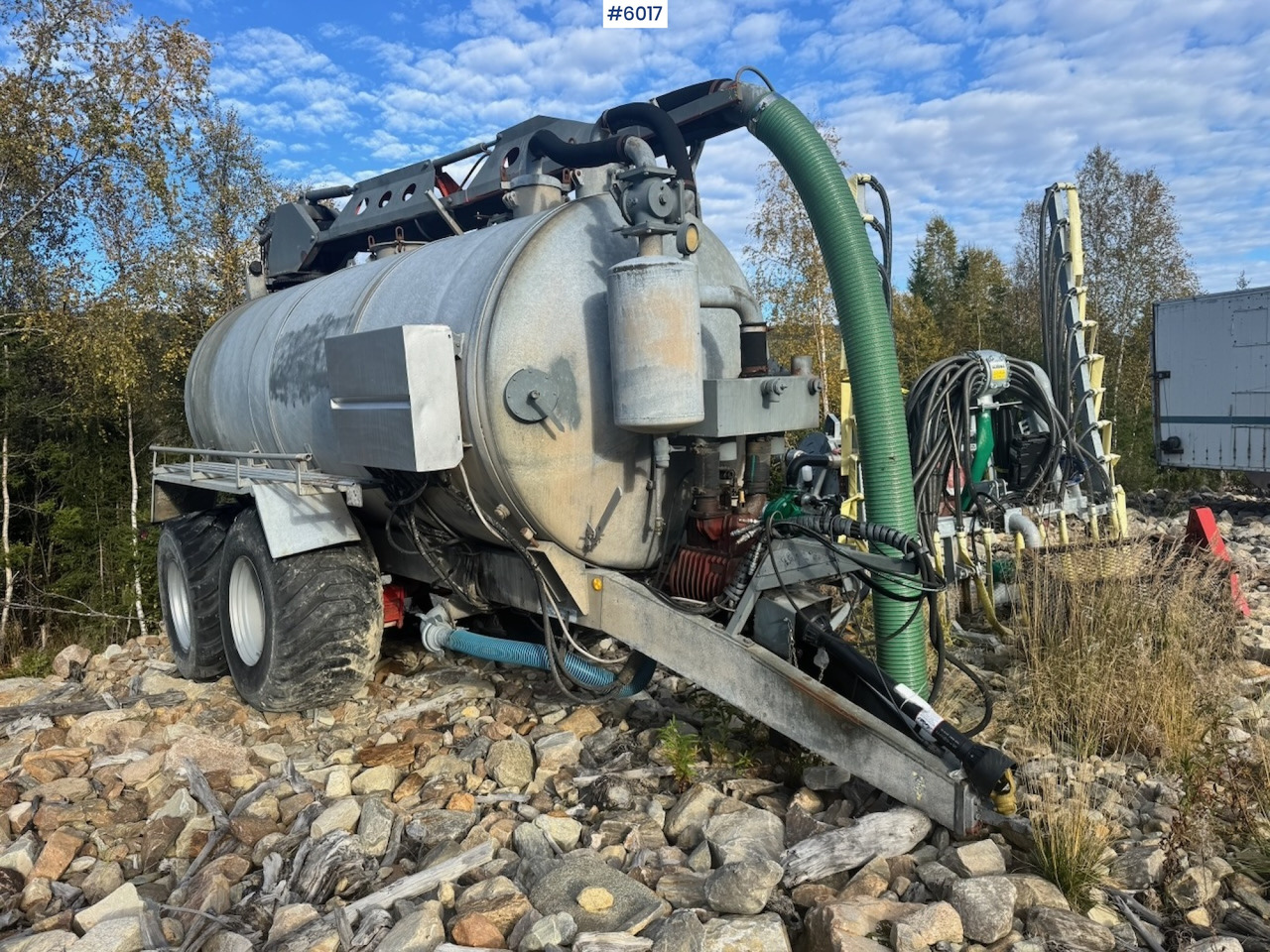 Caveco vacuum wagon with loading robot - Tank trailer: picture 3 Caveco vacuum wagon with loading robot - Tank trailer: picture 3