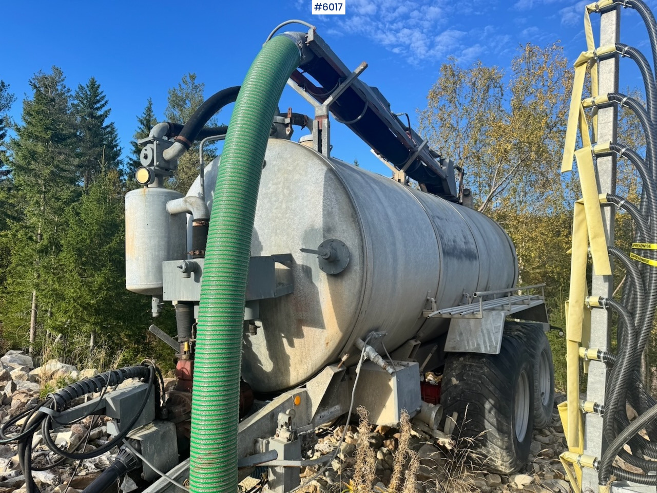 Caveco vacuum wagon with loading robot - Tank trailer: picture 5 Caveco vacuum wagon with loading robot - Tank trailer: picture 5