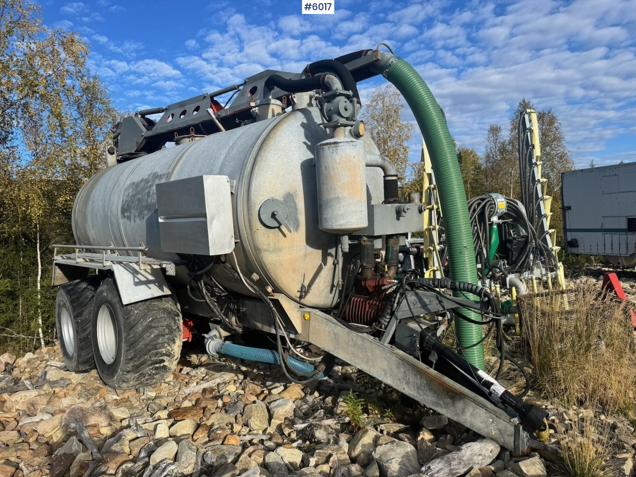 Caveco vacuum wagon with loading robot - Tank trailer: picture 2 Caveco vacuum wagon with loading robot - Tank trailer: picture 2