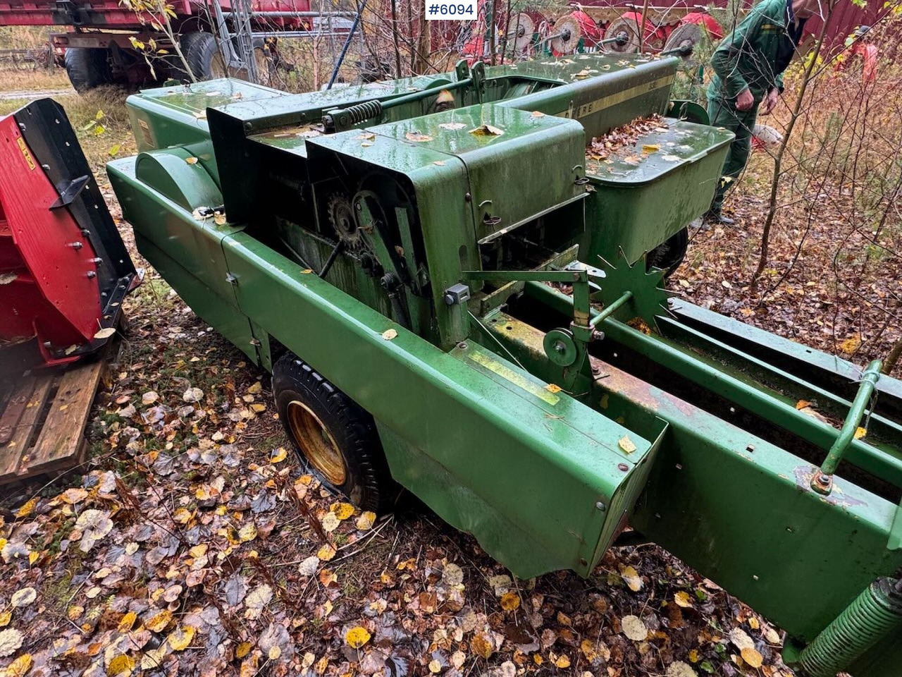 John Deere 332 - Hay and forage equipment: picture 3 John Deere 332 - Hay and forage equipment: picture 3