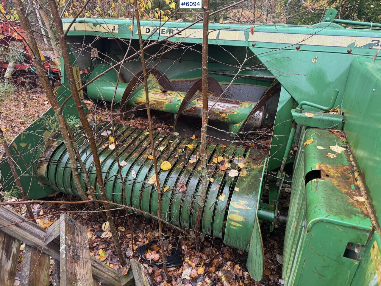 John Deere 332 - Hay and forage equipment: picture 5 John Deere 332 - Hay and forage equipment: picture 5