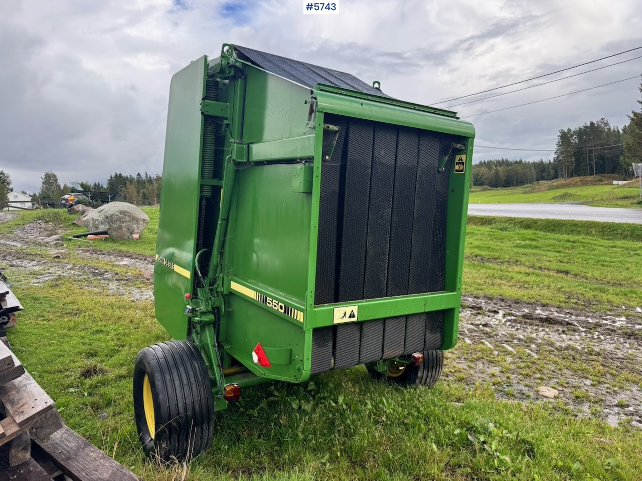 John Deere 550 Round Baler. - Hay and forage equipment: picture 3 John Deere 550 Round Baler. - Hay and forage equipment: picture 3