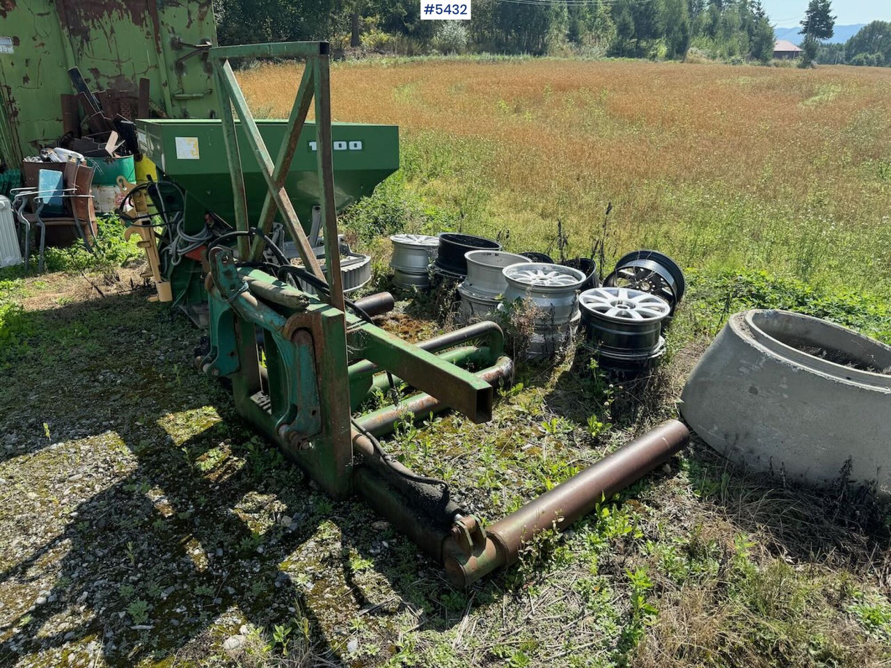 Round bale lifter - Hay and forage equipment: picture 4 Round bale lifter - Hay and forage equipment: picture 4