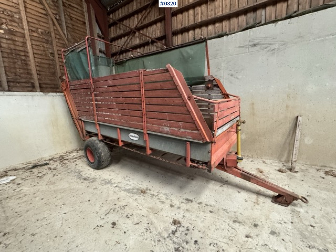 Underhaug 370 unloading wagon with discharge roller - Hay and forage equipment: picture 2 Underhaug 370 unloading wagon with discharge roller - Hay and forage equipment: picture 2