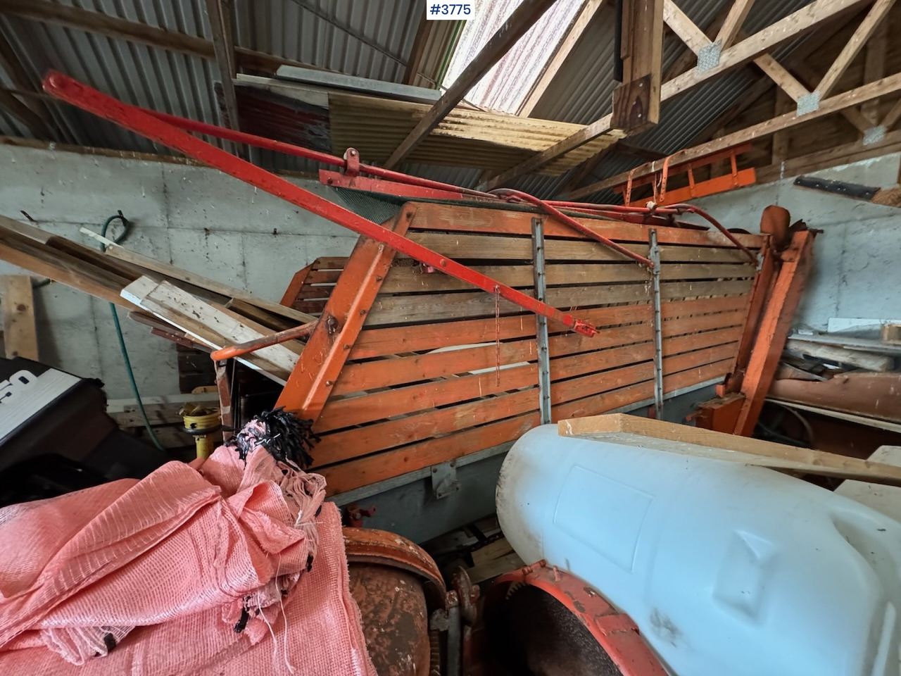 Underhaug Avlesservogn w/net and throwing rotor. - Hay and forage equipment: picture 4 Underhaug Avlesservogn w/net and throwing rotor. - Hay and forage equipment: picture 4