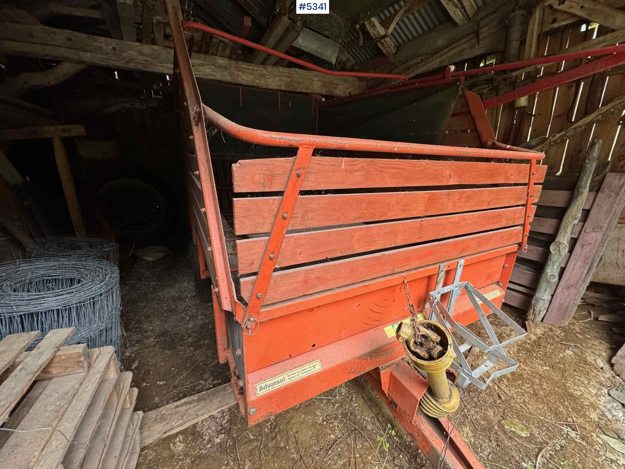 Underhaug unloading trailer w/ grass net - Hay and forage equipment: picture 5 Underhaug unloading trailer w/ grass net - Hay and forage equipment: picture 5