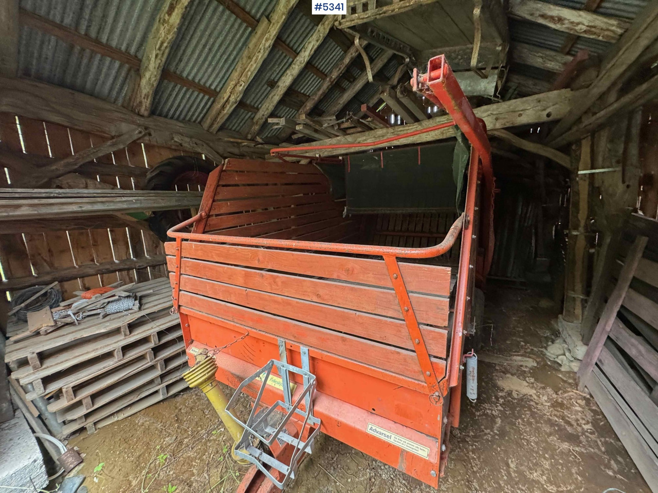 Underhaug unloading trailer w/ grass net - Hay and forage equipment: picture 1 Underhaug unloading trailer w/ grass net - Hay and forage equipment: picture 1